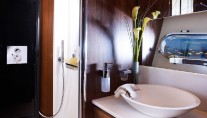 Sunseeker Predator 92 Sport - Guest Cabin En Suite